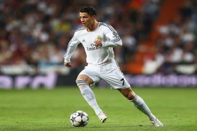 FIFA-跨界之王！东契奇电竞首秀爆冷击败RNG，神奇操作引爆全场